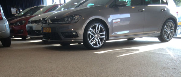 Lees meer over het artikel Gietvloer auto showroom Arnhem