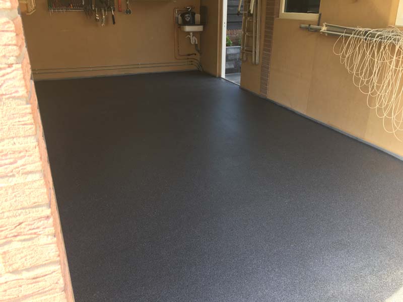 Je bekijkt nu Garagevloer – oerdegelijke kunststof gietvloer in garage (vloer garagebox)