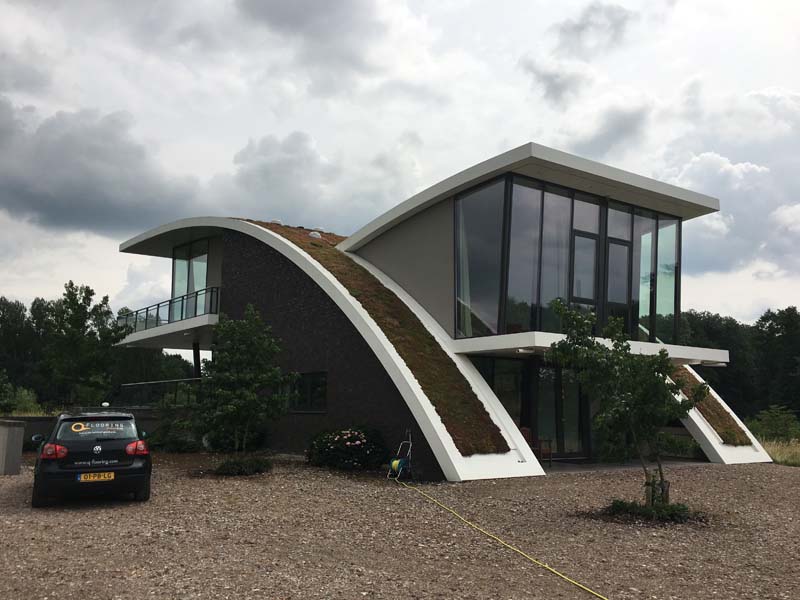 Gietvloer oprit garage – gegoten kunststof buitenvloer op beton