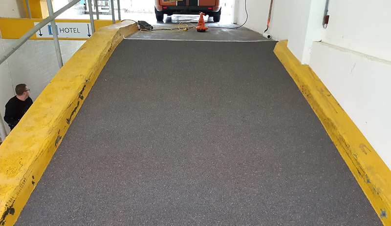 Lees meer over het artikel Antislip hellingbaan garagevloer Rotterdam