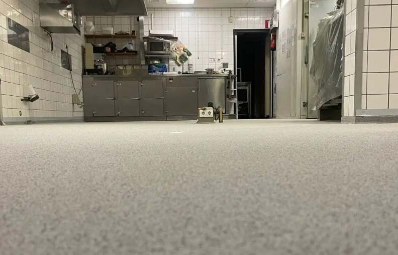 Lees meer over het artikel Keukenvloerrenovatie (horecavloer) pannenkoekenrestaurant Doesburg