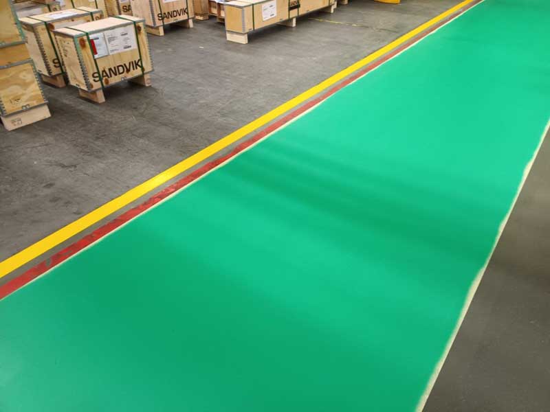 Lees meer over het artikel Efficiënte realisatie van looppaden en belijning in fabriek – binnen één dag klaar!